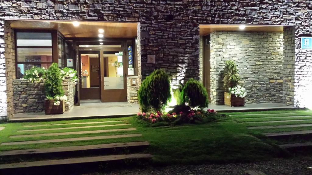 Roca Blanca Hotel Espot Exterior photo