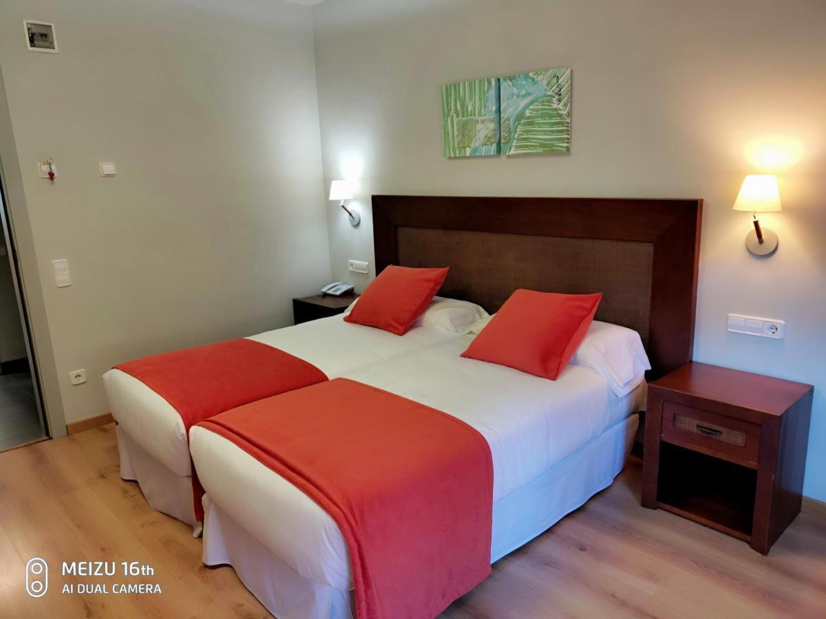 Roca Blanca Hotel Espot Room photo